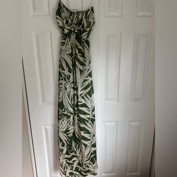 Beautiful tropical cut out halter maxi dress NWT Sz M - Picture 4 of 4